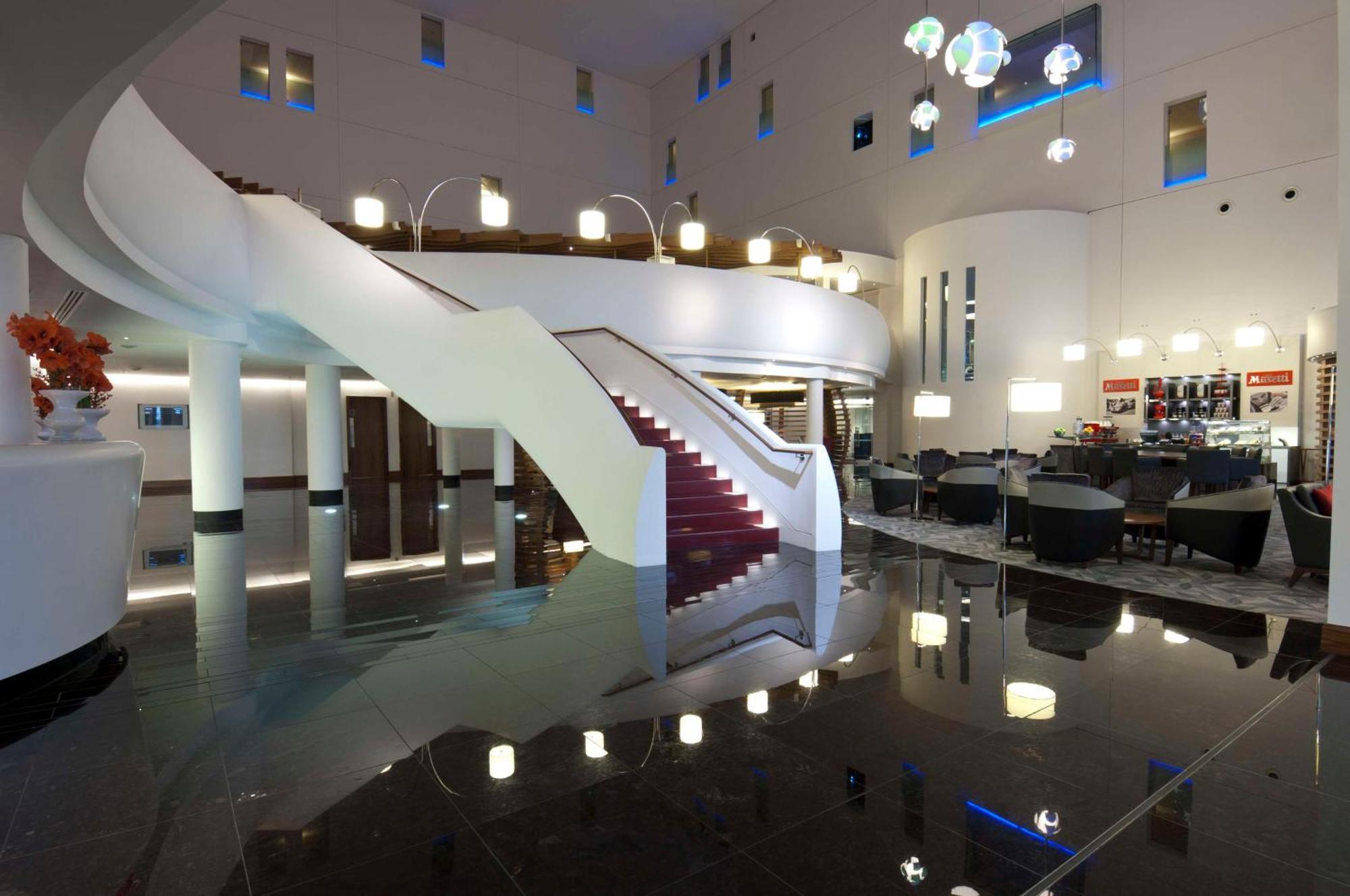 Hilton London Heathrow Airport Terminal 5 Hotel Hillingdon Luaran gambar